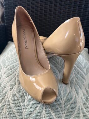 Via Spiga Beige Patent Peep-Toe Platform Pumps